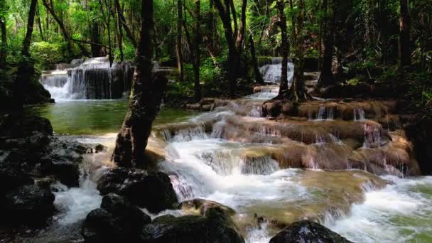 Cachoeira Erawan Tailândia Uma Bela Cachoeira Profunda Floresta Tailândia Cachoeira — Vídeo de Stock