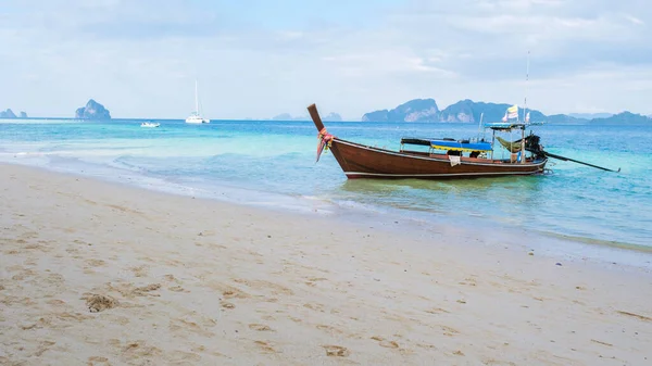 Koh Kradan Trang Thailand热带海滩上的长尾船 — 图库照片