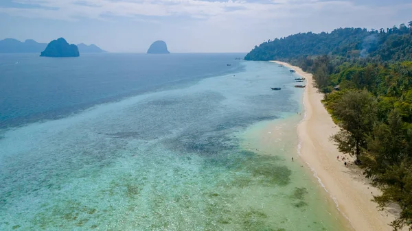 Drone Widok Lotu Ptaka Wyspie Koh Ngai Palmami Miękkim Białym — Zdjęcie stockowe