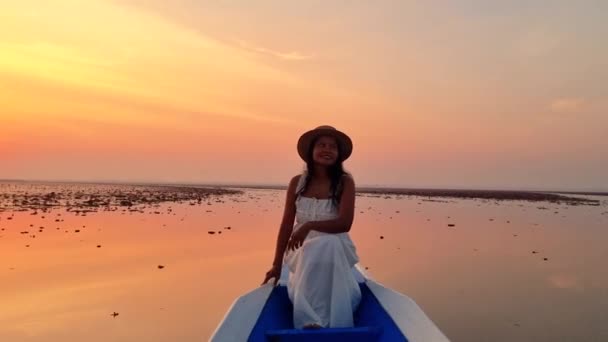 Moře Červeného Lotosu Lake Nong Harn Udon Thani Thajsko Žena — Stock video