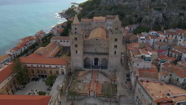 意大利巴勒莫省西西里岛 Sicily Island 中世纪村庄 日落时的塞法卢古城 欧洲的夏天 — 图库视频影像