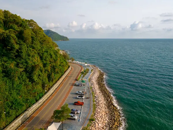 Car Driving Curved Road Alongside Ocean Beach Road Thailand Road — Stock Photo, Image