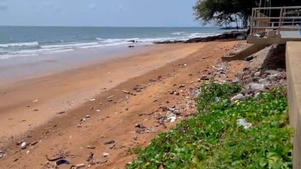 Tayland Plajda Plastik Çöp Chantaburi Sahilinde Çöp Döküldü — Stok video