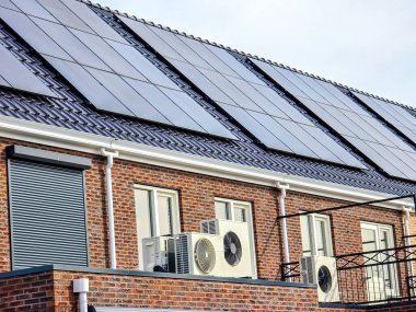 Hollanda 'da güneş panelleri, Zonnepanelen, Zonne enerjisi, Çevirisi: Güneş paneli, Güneş Enerjisi