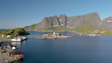 Lofoten Adaları Gün doğumunda Norveç Reine Köyü