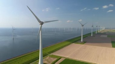 Hollanda 'da yel değirmeni türbinlerini araştırmak, devam eden enerji geçiş çabaları sırasında sürdürülebilir bir geleceği destekleyen yenilikçi yeşil enerji çözümlerini vurgulamak