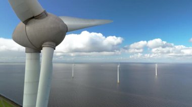 Hollanda 'da gelişmiş yel değirmeni türbinleri keşfetmek, sürdürülebilirlik için enerji geçişini artırmak ve küresel ısınmaya karşı çevreye yardımcı olan yenilikçi yeşil enerji çözümleriyle mücadele etmek