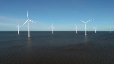Hollanda 'nın yenilikçi yel değirmeni türbinlerini keşfedin, sürdürülebilir bir gelecek için yeşil enerji ve enerji geçişi sağlayın, büyük bir açık deniz yel değirmeni çiftliği.