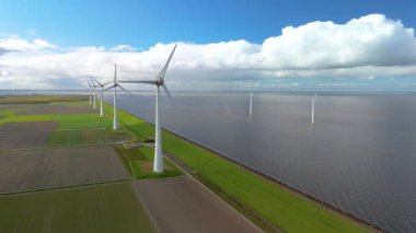 Hollanda 'daki çarpıcı yel değirmeni türbinlerini keşfedin, sürdürülebilirliğe doğru enerji geçişini ve küresel ısınmayla mücadeleyi sembolize edin