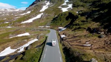 Norveç 'i deneyin çarpıcı dağlar, manzaralı manzaralar ve manzaralı yollar, seyahat meraklıları ve doğa severler için cennet, heyecan verici maceralar ve açık hava keşifleri için mükemmel