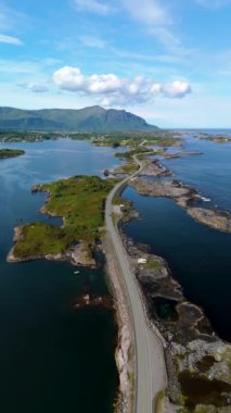 Norveç 'teki Atlantik Yolu' nun nefes kesen manzarasını keşfedin. Denizin engebeli topraklarla buluştuğu yeri. Tüm seyahat meraklıları ve maceracılar için mükemmel bir yer.