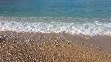 Hırvatistan 'daki Brac Adası' nın dingin ve huzurlu güzelliğini keşfedin ve yaşayın. Burada, yumuşak dalgalar çakıl taşını nazikçe okşar açık mavi gökyüzünün altında, rahatlama seni bekler.