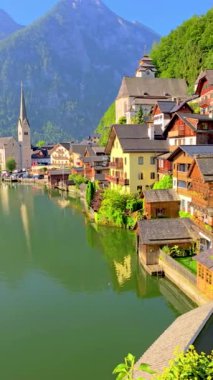 Avusturya Hallstatt 'ün güzelliğini keşfedin, büyüleyici göl köyü ve çarpıcı dağ zeminiyle.