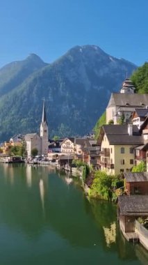 Huzurlu sularda yuva kuran Hallstatt, büyüleyici evler, görkemli dağlar ve sakin bir göl ile Avusturya 'da nefes kesici bir manzara yaratıyor..