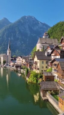 Hallstatt 'ın göz kamaştırıcı güzelliğini keşfedin, görkemli dağlarla çevrili görkemli bir köy ve ışıldayan bir göl. Avusturya 'daki bu cennet gibi yerin cazibesini tecrübe edin..