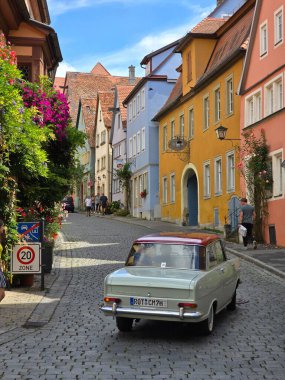 Rothenburg ob der Tauber, Almanya, 25 Ağustos 2024, Rothenburg ob der Tauber 'in büyüleyici caddelerini keşfedin.