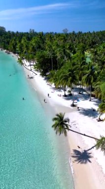 Tayland 'daki çarpıcı Koh Kood Adası' na yolculuk, yumuşak beyaz kumların ışıldayan turkuaz sularla buluştuğu yer. Yeşilliklerle dolu tropik bir cennette huzurlu bir kaçışın tadını çıkar..