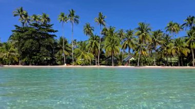 Koh Kood, Tayland 'ın sakin kıyılarını keşfedin, kristal berrak suların kumlu sahillere hafifçe uzandığı. Bereketli palmiye ağaçları gevşemek için mükemmel bir tropik cennet yaratır..