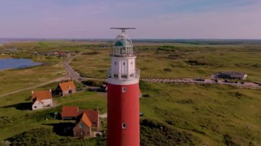 Majestic Texel Deniz Feneri, Teksas Adası 'nın çarpıcı kıyı manzarasına karşı dimdik ayakta duruyor. Tarihi mekanı ziyaret edin ve huzurlu ortamın tadını çıkarın. Doğanın ve mirasın harmanlanması çok güzel..