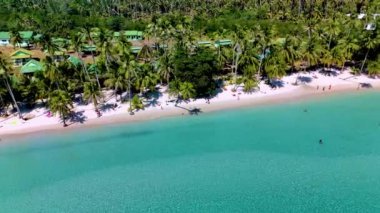 Yumuşak kumlu plajları, kristal berrak suları ve gür palmiye ağaçları ile Koh Kood Adası 'nın güzelliğini keşfedin. Yüzmenin tadını çıkar ve Tayland 'da doğayla çevrili huzurlu bir cennette rahatla.