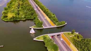 Havadan bakıldığında Hollanda 'daki Veluwemeer Aqueduct' un doğanın ve altyapının kusursuz bir karışımını gösteren şaşırtıcı karmaşıklığı gözler önüne seriliyor..
