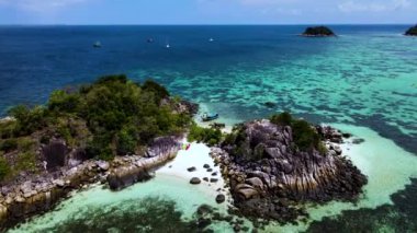 Koh Lipe Tayland 'ın el değmemiş plajları, turkuaz suları ve yemyeşil suları nefes kesici manzaraları macera arayanları davet ediyor..