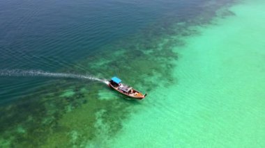 Tayland, Koh Kradan 'ın berrak sularında dolaşmak macera ve sükunet hissi uyandırıyor. Okyanusun ve canlı deniz yaşamının güzelliğini tecrübe edin..