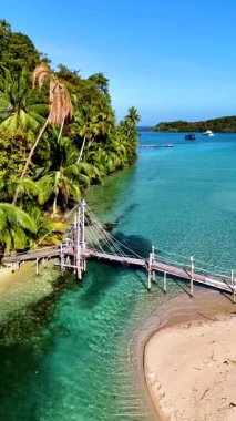 Koh Kood Tayland 'ın nefes kesici güzelliğini, berrak sularını, sallanan palmiyelerini ve dingin kumlu plajlarını görün. Rahatlamak ve macera yaşamak için mükemmel bir kaçış..