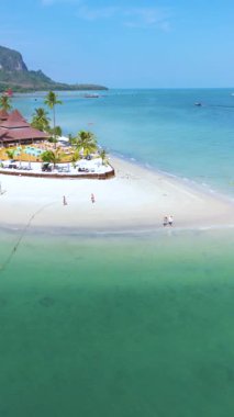 Yumuşak kumların turkuaz sularla buluştuğu Koh Mook Adası 'nın el değmemiş kıyılarında dolaş..