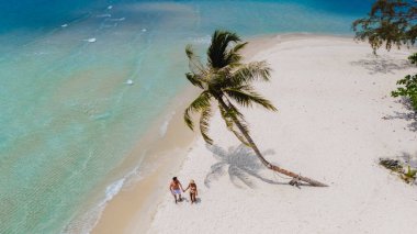 Muhteşem plajlar, berrak sular ve sükunetle Tayland 'daki çarpıcı Koh Kood Adası' nı keşfedin. Günlük hayattan barışçıl bir kaçış arayan doğa severler için idealdir. Bir çift tatilde. 