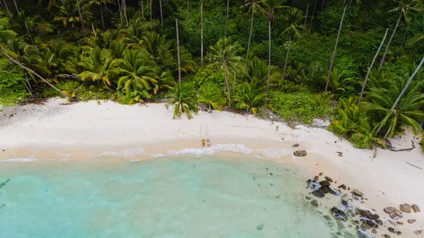 Tayland 'daki Koh Kood Adası' nın el değmemiş kumsalı ve canlı yeşiliyle nefes kesen hava görüntüsü gezginler ve doğa severler için nefes kesici bir görsel cennet yaratıyor.