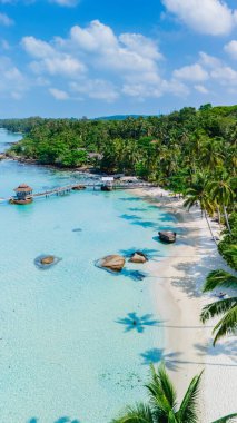 Tayland 'daki Koh Kood Adası' nın el değmemiş ve nefes kesen güzelliğini keşfedin. Bereketli ve canlı tropikal manzaralarla birlikte sakin turkuaz suları sergiliyor.