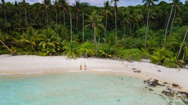 Kendinizi Tayland 'daki Koh Kood Adası' nın nefes kesici güzelliğine bırakın. Orada kristal berrak sular ve keyif alabileceğiniz mükemmel sakin plaj titreşimleri bulacaksınız.
