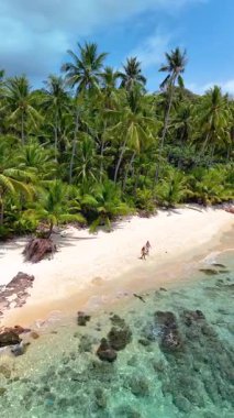 Tayland 'daki Koh Kood Adası' nın el değmemiş kıyılarını keşfedin, altın kumların turkuaz sularla buluştuğu yeri..