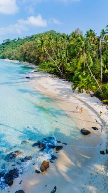 Koh Kood Adası Tayland 'ın dingin güzelliğini, turkuaz suları, kumlu kıyıları ve bereketli palmiye ağaçları ile tatilimiz ve tatilimiz boyunca dinlenmek için ideal bir yer.