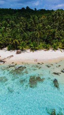 Tayland 'daki Koh Kood Adası' nın berrak turkuaz suları ve el değmemiş kumlu plajlarıyla nefes kesici hava manzarasını bir sonraki tatiliniz için mükemmel tropikal cenneti yaşayın.