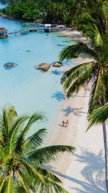 Tayland 'daki Koh Kood Adası' nın dingin ve huzurlu güzelliğini tecrübe edin. Çarpıcı kumlu plajlar ve kristal berrak sular rahatlatıcı bir tatil için mükemmel bir tropikal kaçış sağlar.