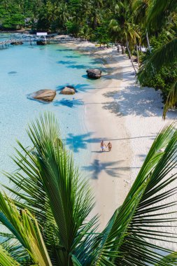 Tayland 'daki Koh Kood Adası' nın nefes kesici sahillerini keşfedin. Temiz suların palmiye püsküllü plajlarla buluştuğu, unutulmaz bir yolculuk için mükemmel bir rahatlama ve macera karışımı sunduğu.