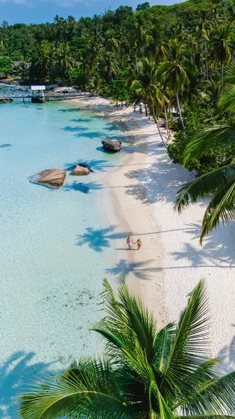 Tayland 'daki büyüleyici kıyı şeridi, kristal berrak suları, doğal manzaraları ve sallanan palmiye ağaçları ile ünlü Koh Kood Adası' nı keşfedin. Tüm ziyaretçiler için gerçek tropik cennet.