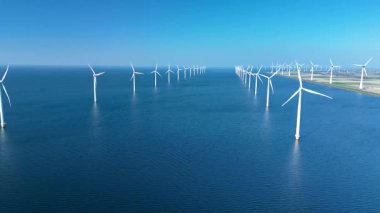 Bu açık deniz yel değirmeni parkında Hollanda 'daki Kuzey Denizi' nin sakin sularında rüzgar enerjisini kullanan sayısız türbin bulunur. Sürdürülebilir gücün mükemmel bir sembolü.