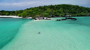 Tayland 'daki Koh Mak ve Koh Kham Adası' nın nefes kesici güzelliğini keşfedin. El değmemiş kumsalların turkuaz sularla buluştuğu yer..