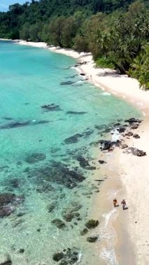 Koh Kood Adası Tayland 'ın dinginliğini deneyimleyin. Saf plajları ve turkuaz sularıyla..