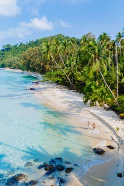 Tayland 'da sakin plajları, berrak suları ve bereketli palmiyeleri ile bilinen nefes kesici bir tropikal cennet olan Koh Kood Adası' nı keşfedin. Rahatlama ve açık hava maceraları için ideal.
