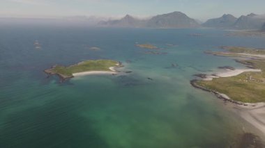 Lofoten Norveç sahil şeridinin çarpıcı güzelliğini görün..