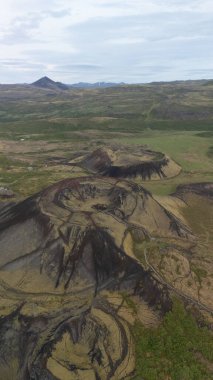 İzlanda 'daki çarpıcı Grabrok Krateri' ni keşfedin, dramatik volkanik manzaralar ve İzlanda 'daki karmaşık jeolojik oluşumlar