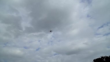 Gökyüzünde yüksek teknolojili bir Ukraynalı sekizgen. Askeri keşif ve insansız hava aracından gözetleme. Bu İHA askeri keşif, özel operasyonlar, düzeltme ve gözetim için kullanılır.. 