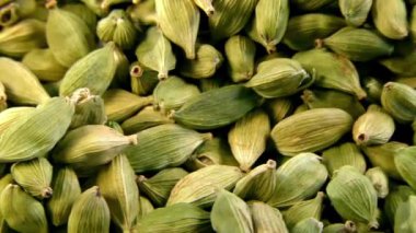 Aromatik Yeşil Kakule: Doğal Baharat. Ayrıntıları ve Dokuları Kapat