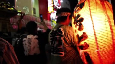 Tokyo, Japonya - 22 Eylül 2024: Tokyo 'da Gece Mikoshi Geçidi: Happi' de Kültür Festivali. Japonya