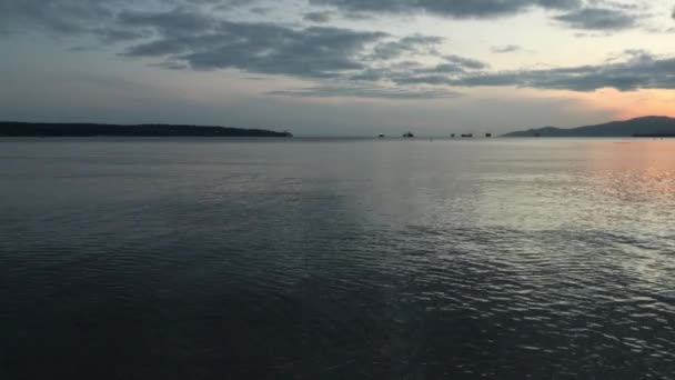 Ήσυχα Νερά Κοντά Στο Λιμάνι Του Βανκούβερ Ένα Καλοκαιρινό Βράδυ — Αρχείο Βίντεο