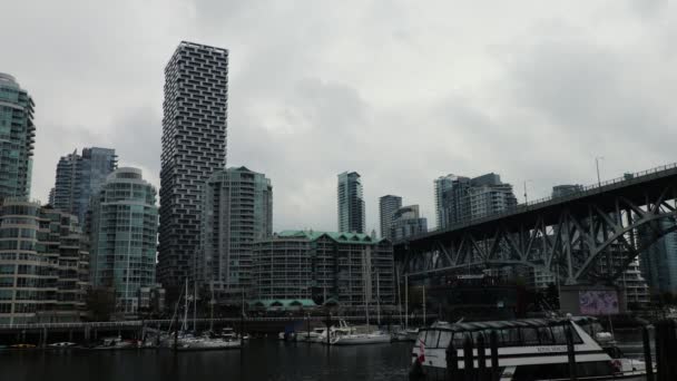Statisch Uitzicht Vancouver Centrum Granville Brug Een Grijze Dag — Stockvideo